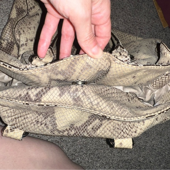 Michael kors snakeskin/ python? Large purse cream/tan/brown - Picture 9 of 11